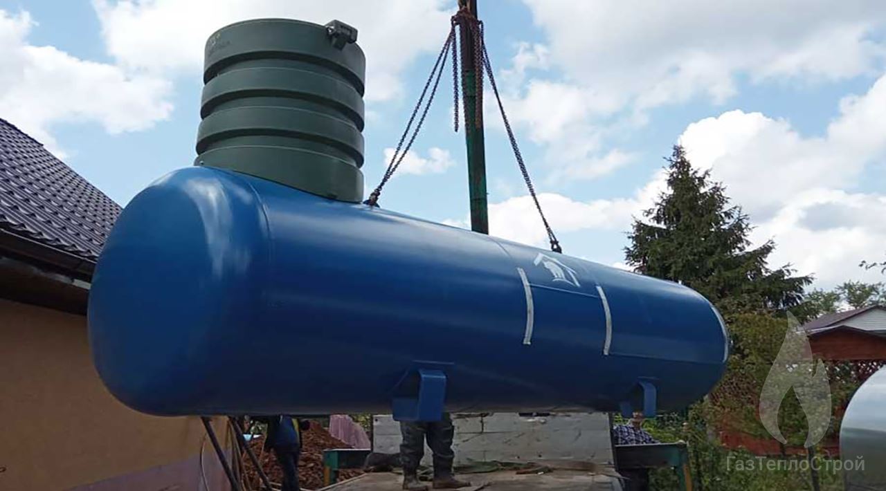 Монтаж Газгольдера Медведь при помощи манипулятора